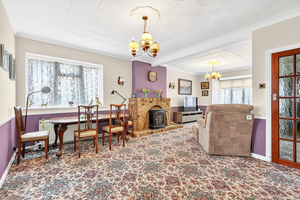 Property photo 2 of 32