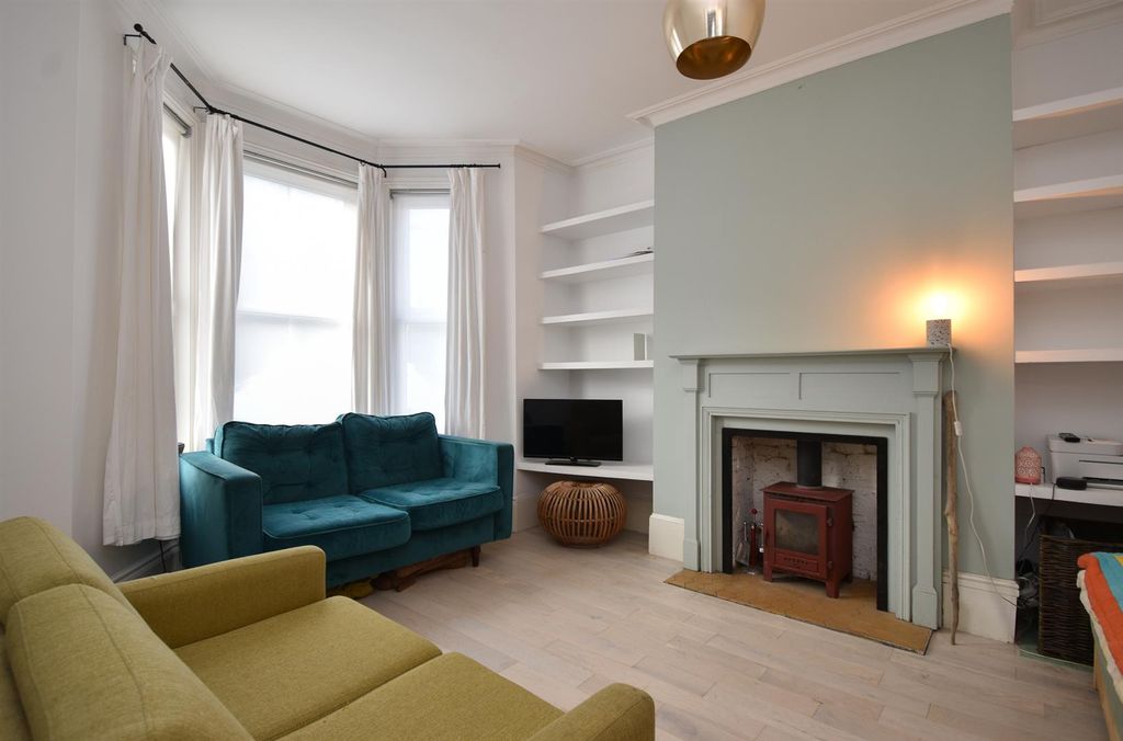 Property photo 1 of 16 Living Room