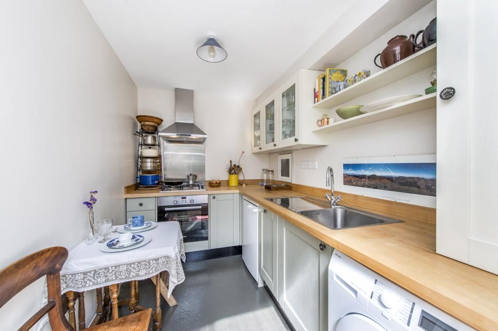 Property photo 2 of 11 Kitchen