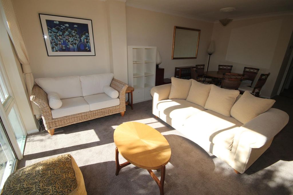 Property photo 3 of 23