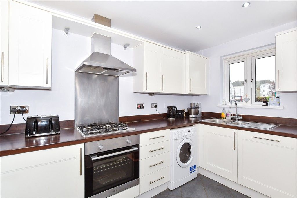 Property photo 2 of 10 Kitchen