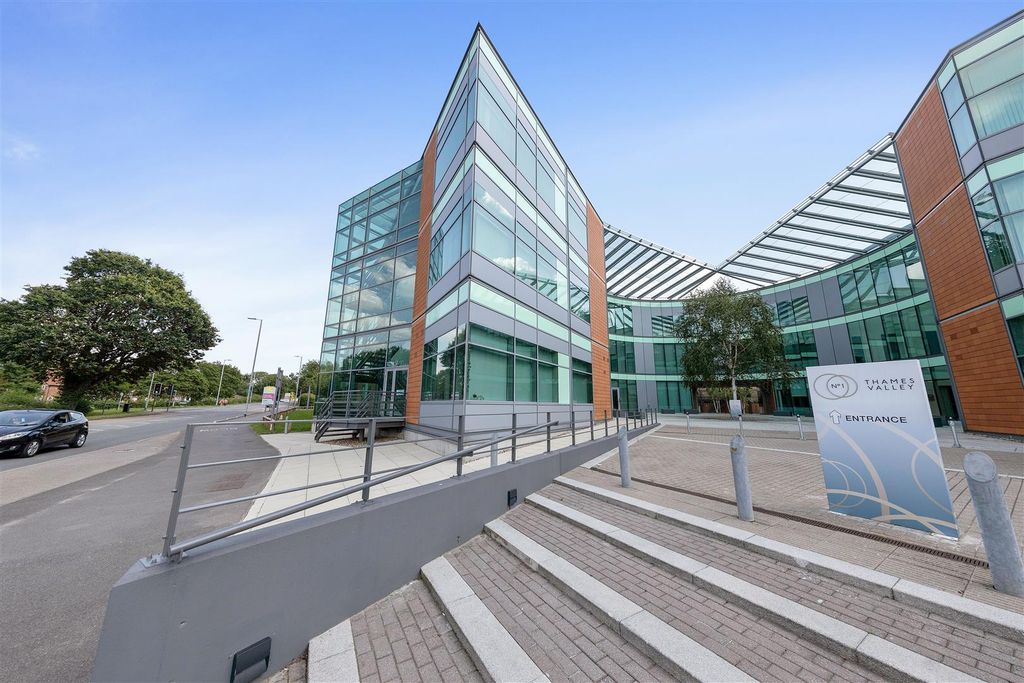 Property photo 2 of 9 05Af2E39-4693-41B4-A0Db-9c00d8Fe3Aa0Pfhhe - One Th