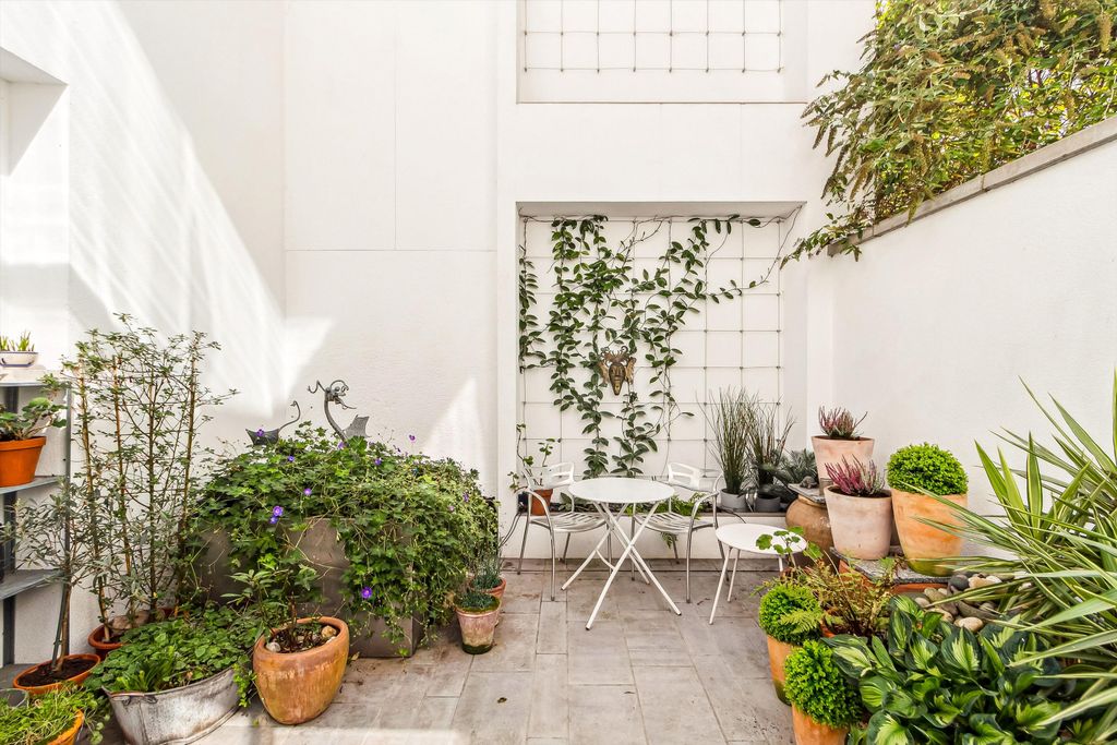 Property photo 2 of 20 Image