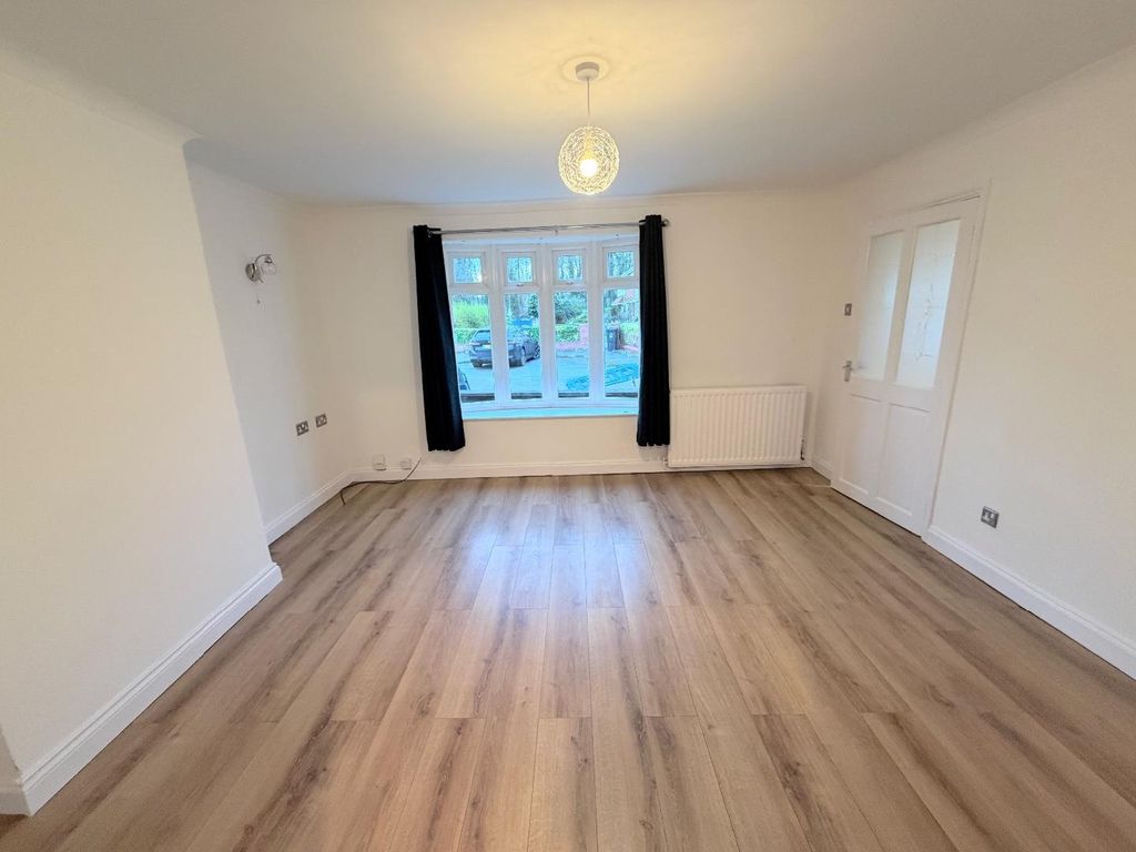 Property photo 3 of 11 Lounge