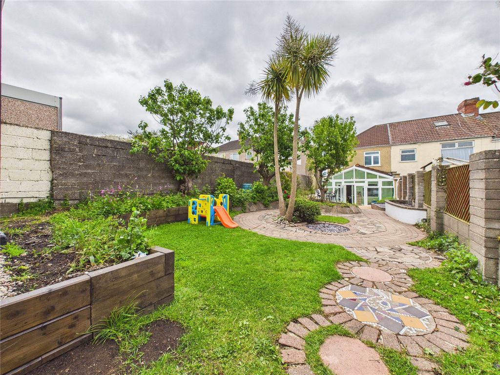 Property photo 2 of 19 Picture No. 16