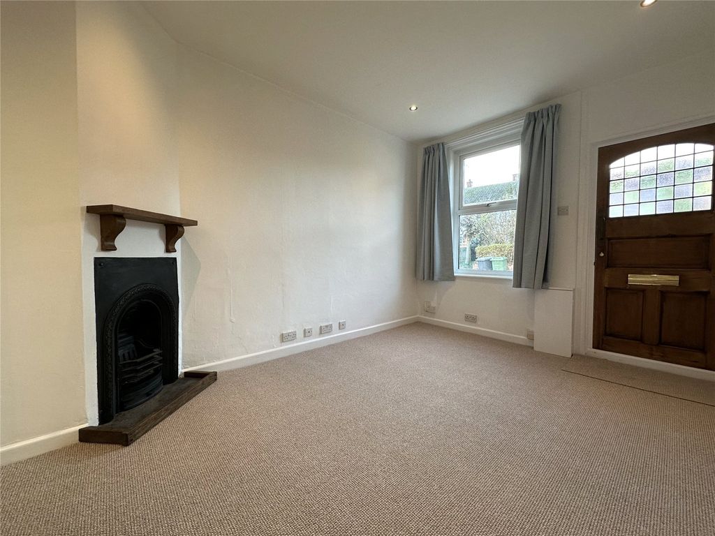 Property photo 3 of 10 Lounge