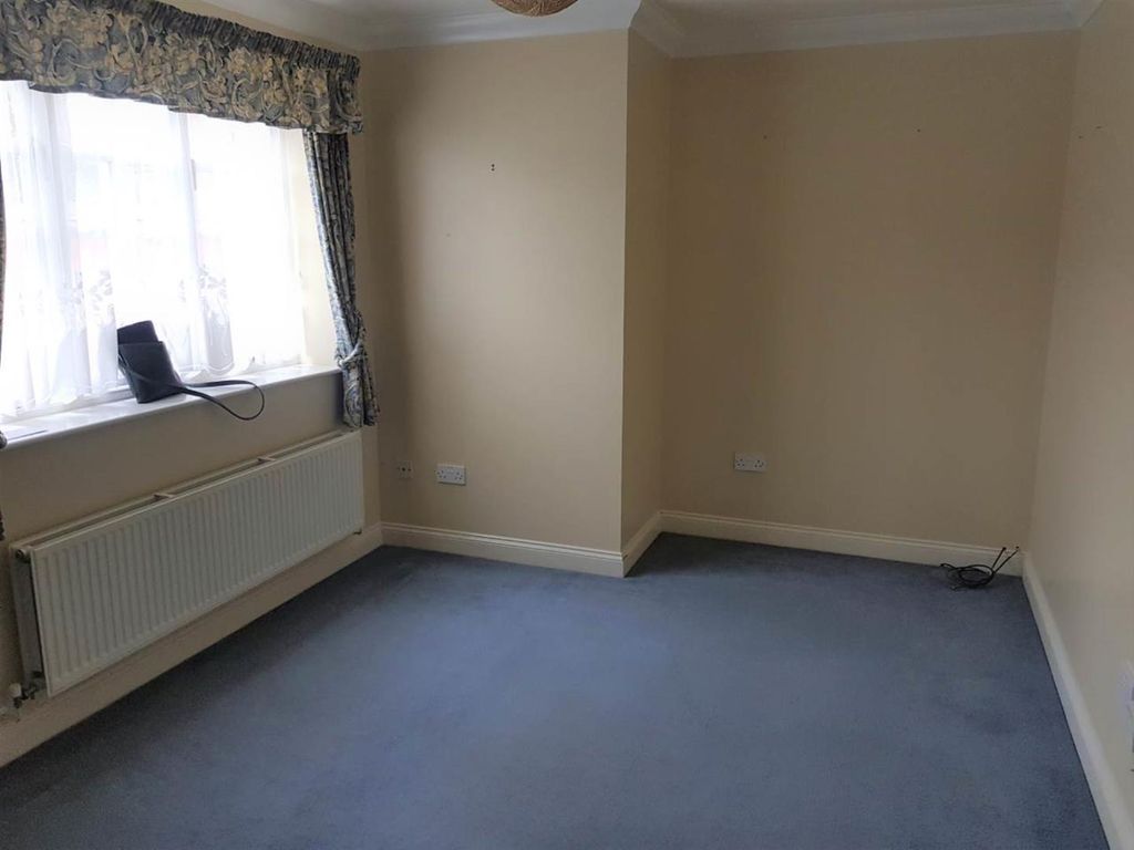 Property photo 3 of 7 Lounge (2) (1).Jpg