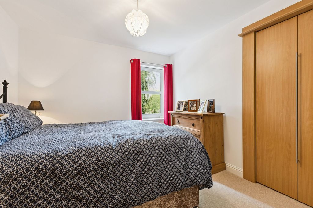 Additional image 10 of 2 bed flat for salePitheavlis Crescent, Oaklands Pitheavlis Crescent PH2