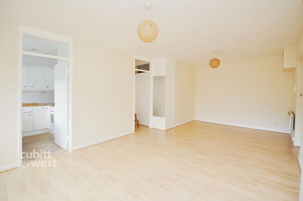 Property photo 1 of 10 Bf57B989-Living 2...