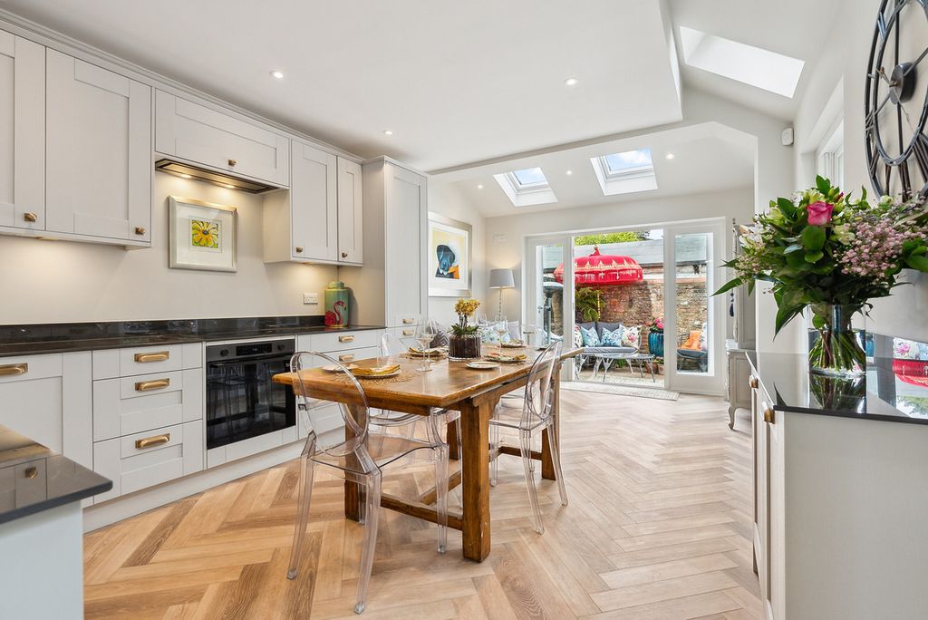 Property photo 2 of 39