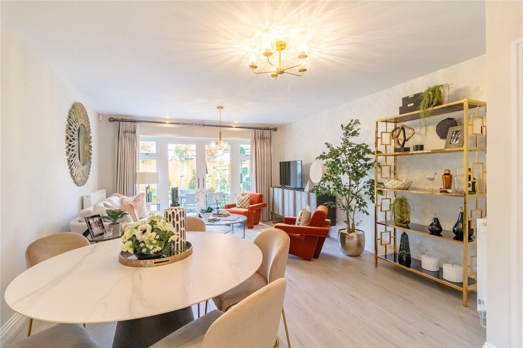 Property photo 2 of 10 Living/Dining