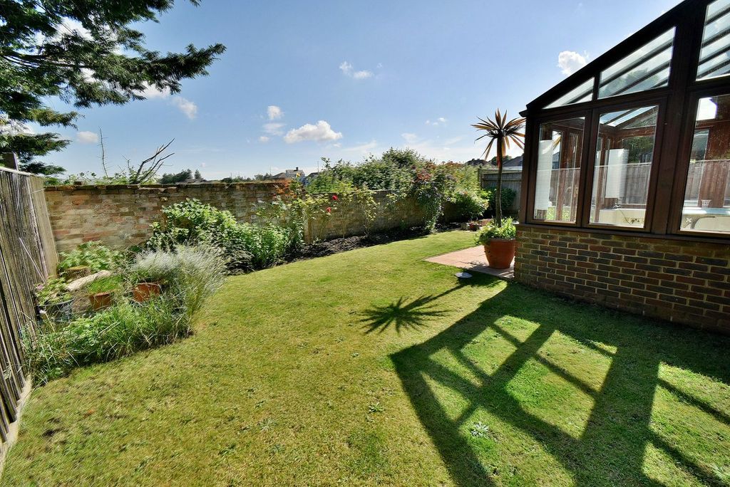 Property photo 2 of 27