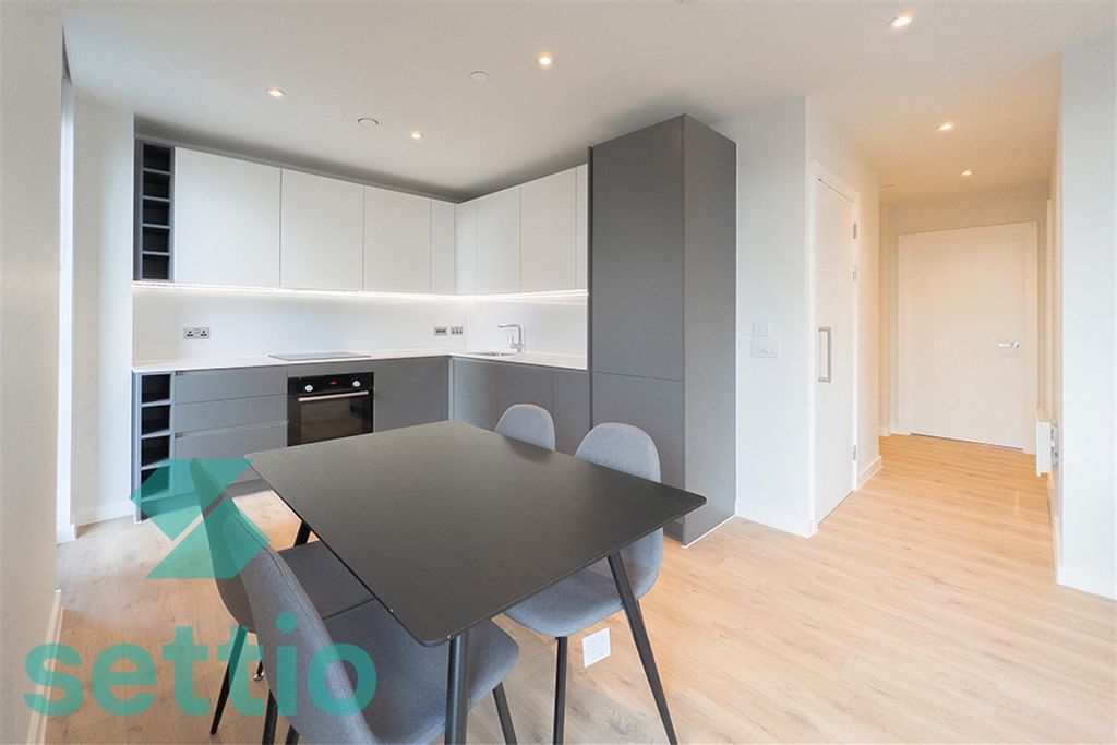 Property photo 3 of 9 (Main)