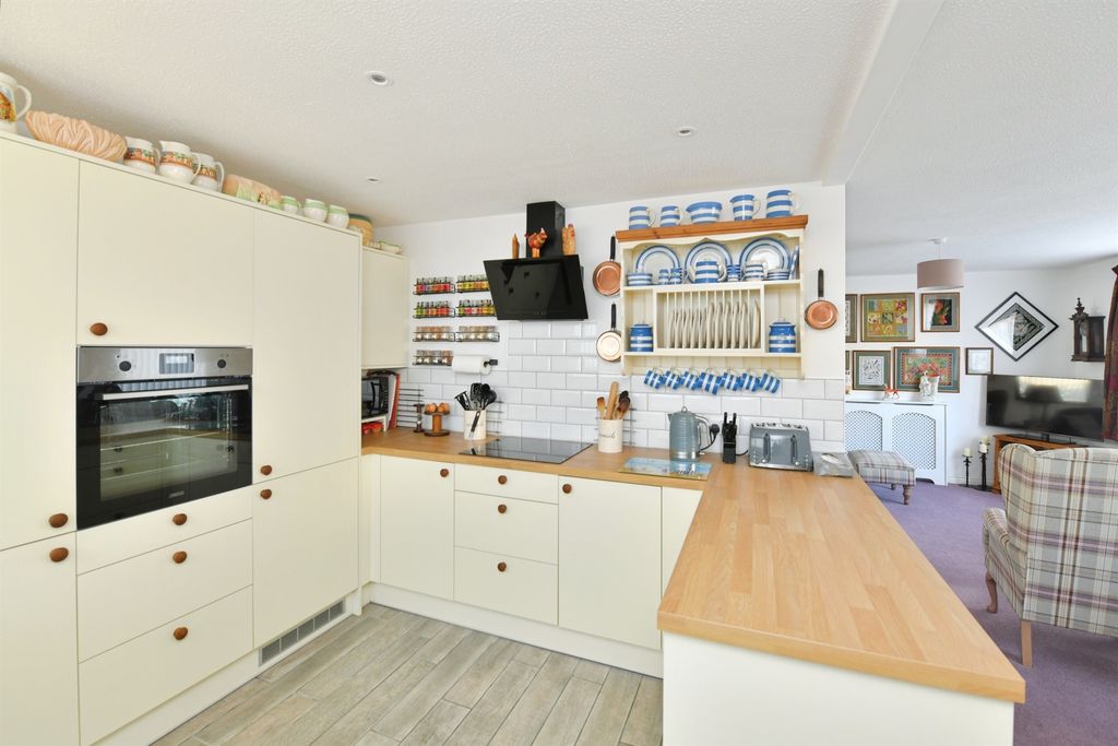 Property photo 2 of 28