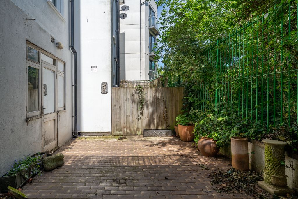 Property photo 3 of 14