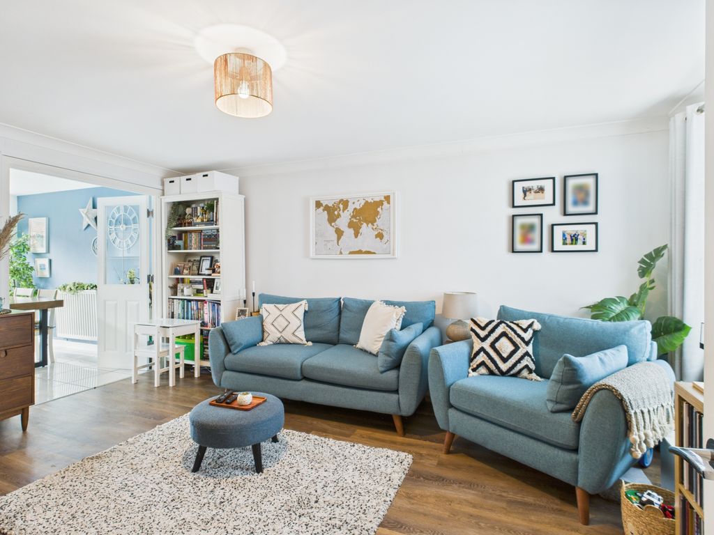 Property photo 3 of 11