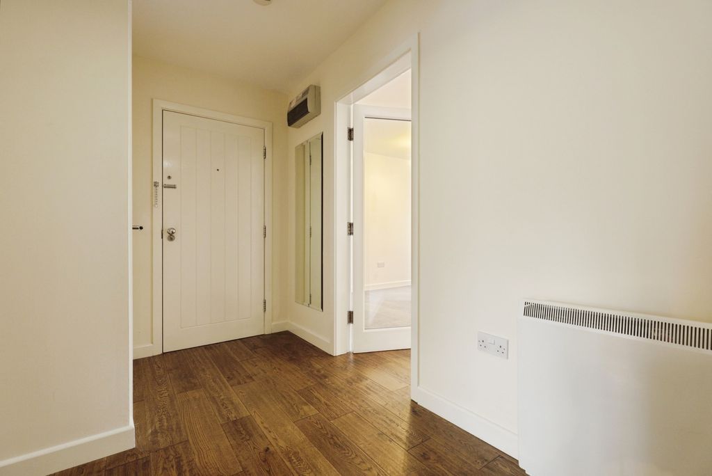 Property photo 3 of 20 Pbox-Img.Jpg