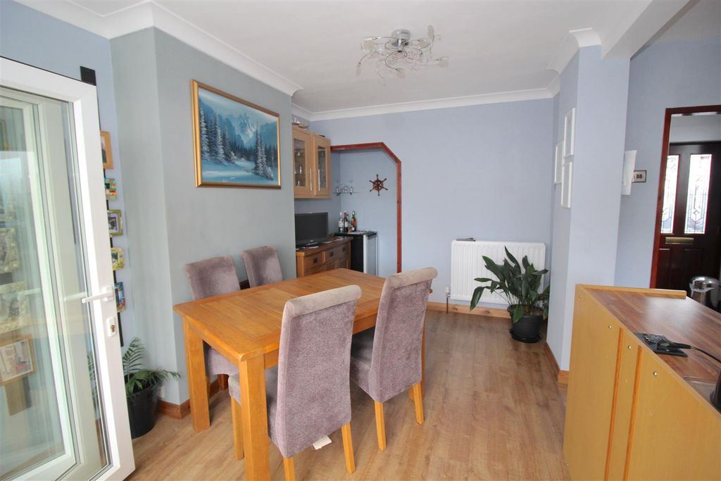 Property photo 3 of 11 Dining