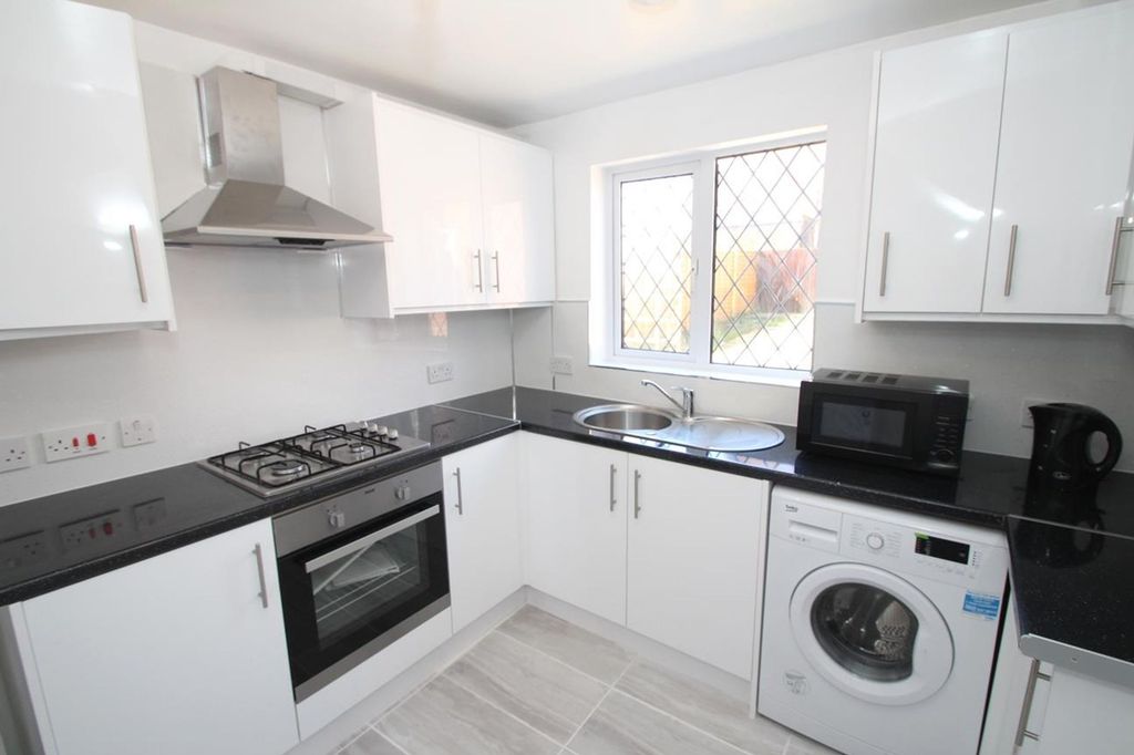 Property photo 3 of 6 Kitchen