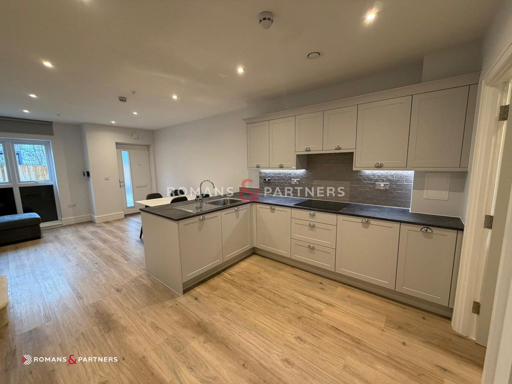 Property photo 3 of 32