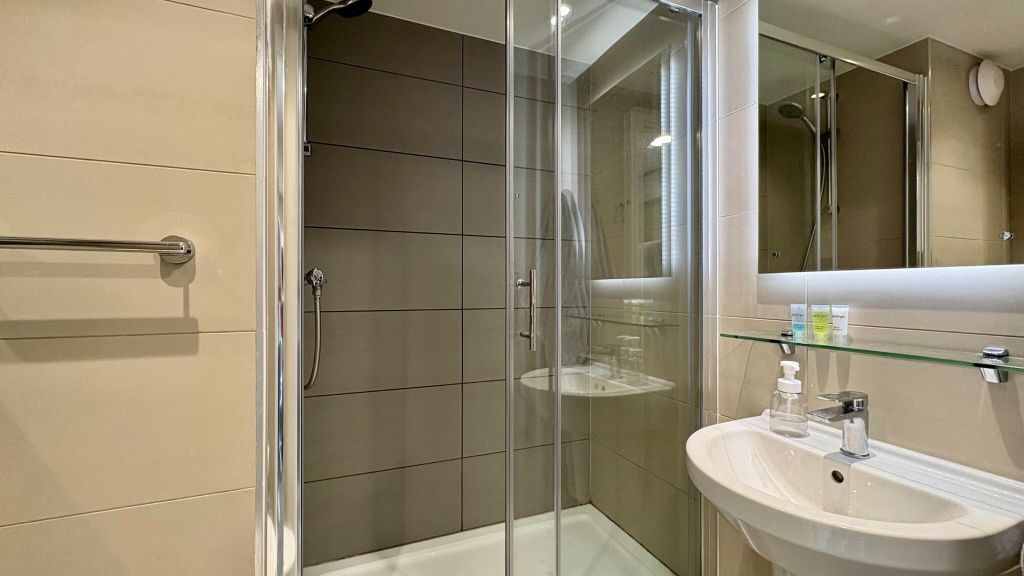 Property photo 3 of 34 Bathroom