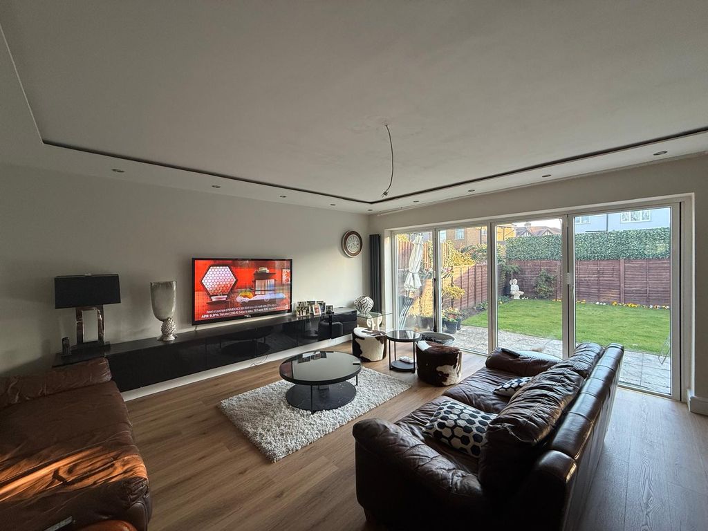 Property photo 1 of 5 Single Room For Rent