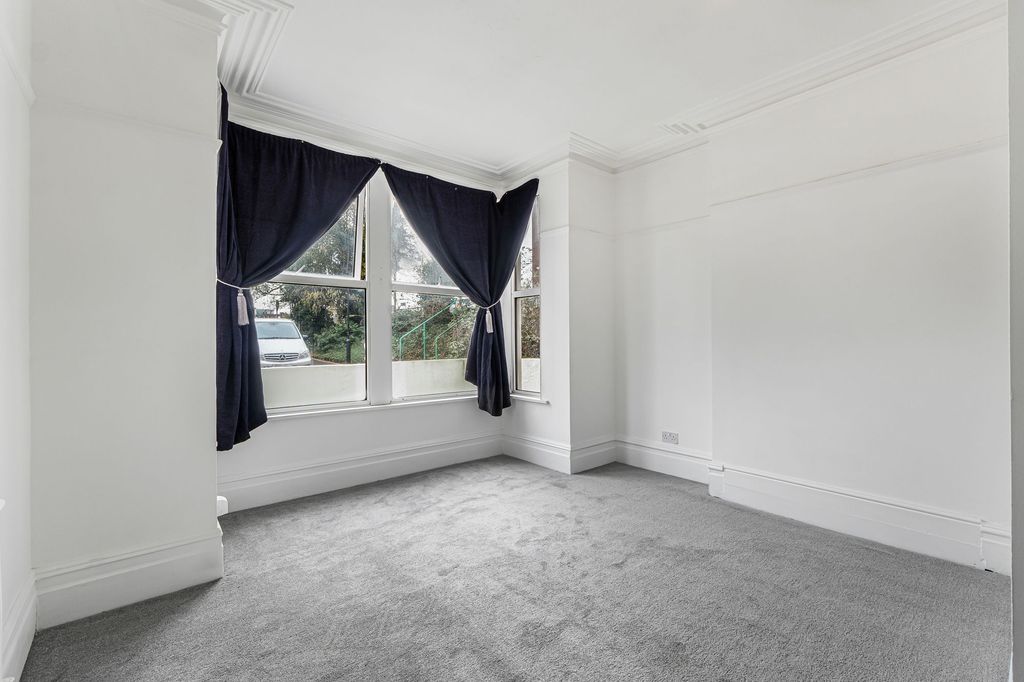 Property photo 1 of 9 Living Room