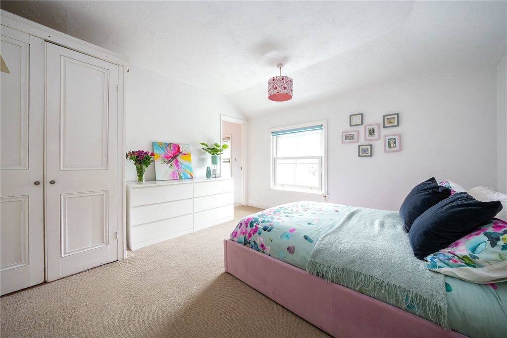 Property photo 1 of 10 Bedroom