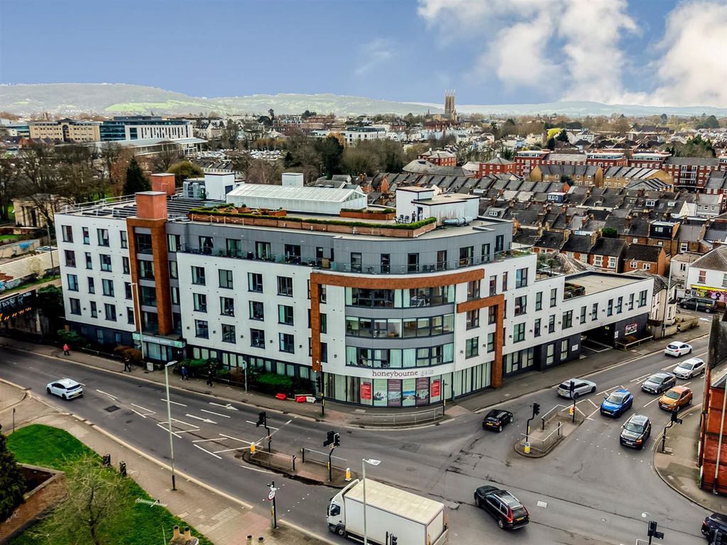 Property photo 1 of 19 2-Bed-Central-Cheltenham15.Jpg