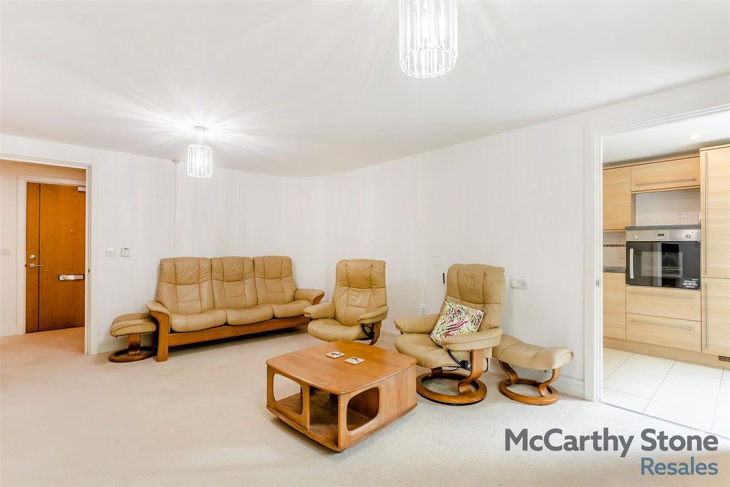 Property photo 3 of 34 8657633-Interior12.Jpg