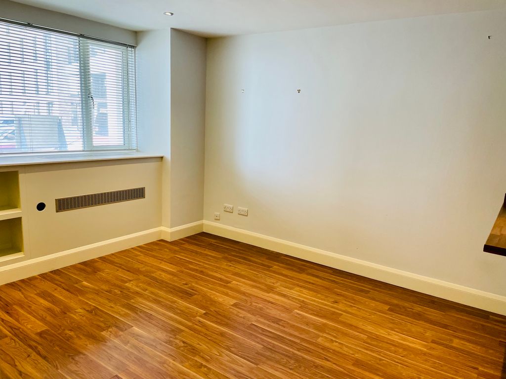 Property photo 3 of 16 Living Room