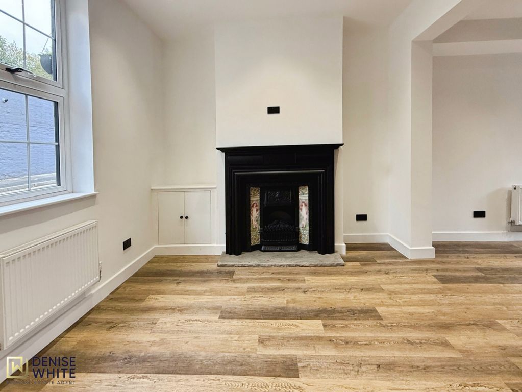 Property photo 3 of 18 Lounge Area