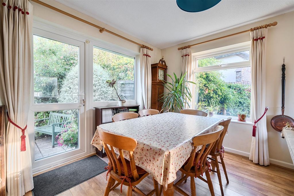 Property photo 2 of 17 Dining Area
