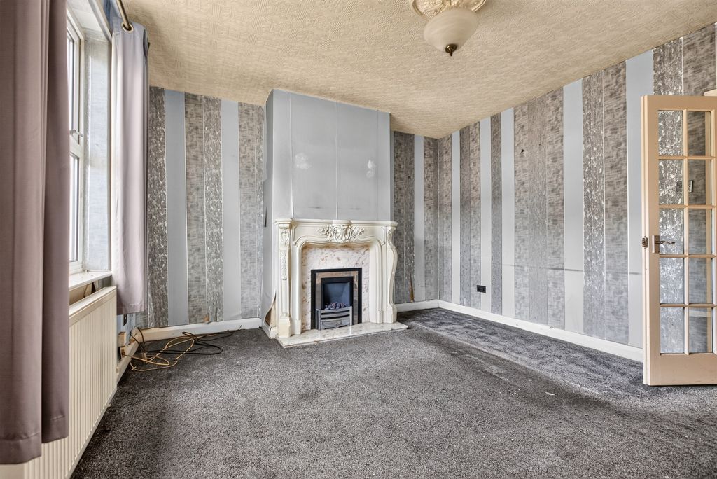 Property photo 2 of 24