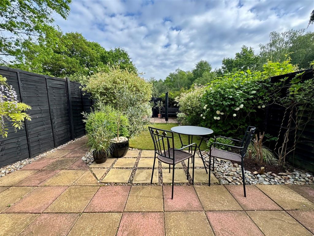 Property photo 2 of 15 Garden.Jpg