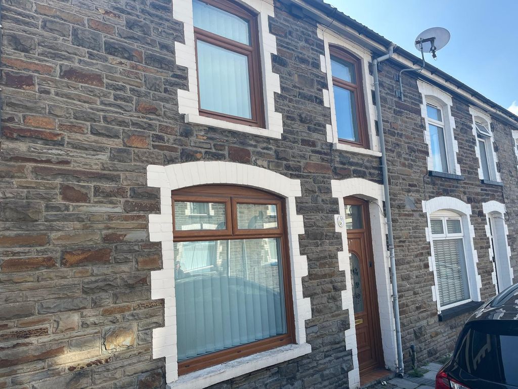 Property photo 2 of 27