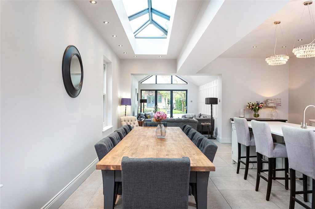 Property photo 3 of 19 Kitchen/Dining Room