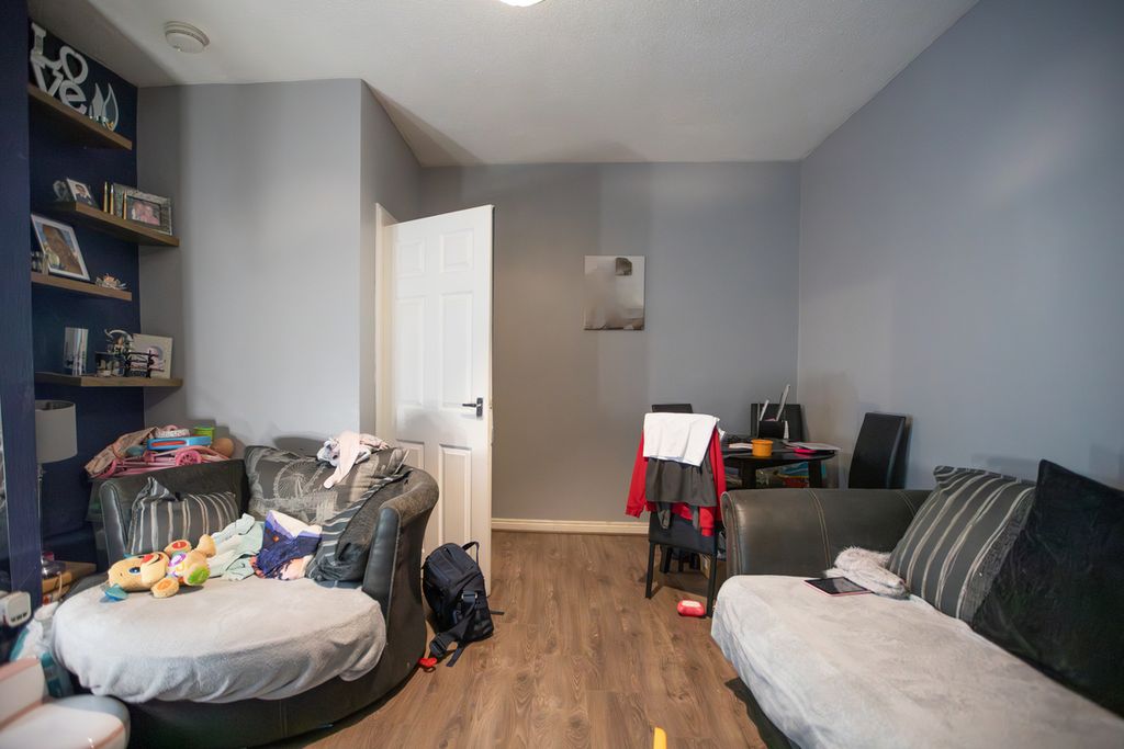 Property photo 3 of 28