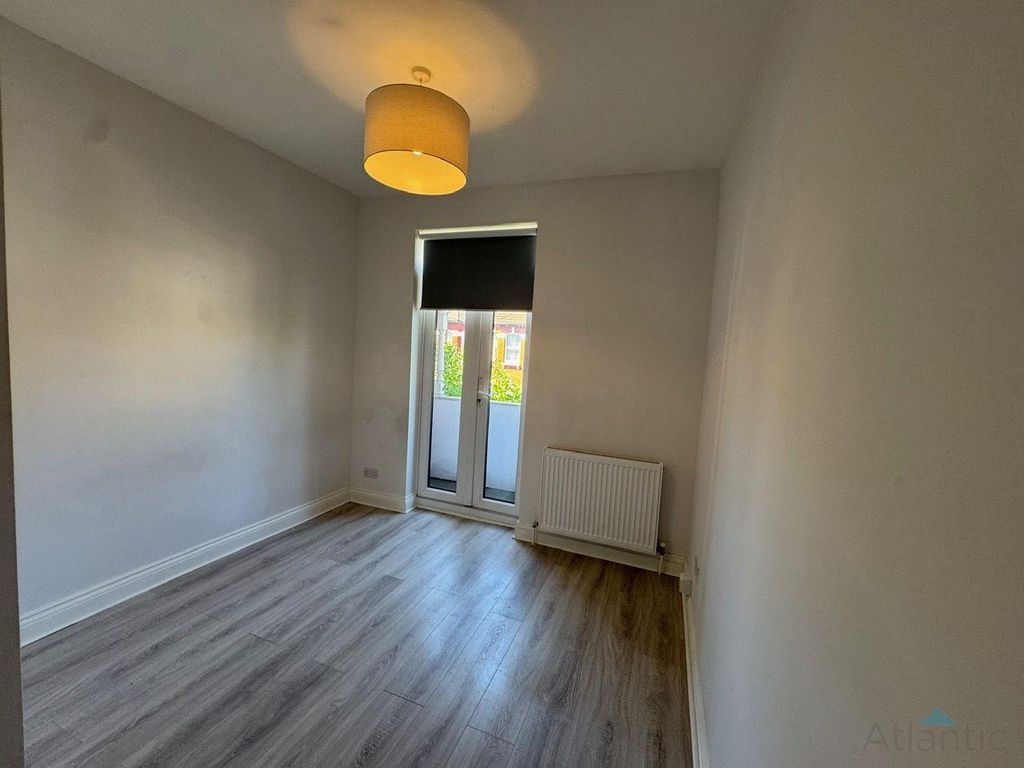 Property photo 3 of 9 Gallery