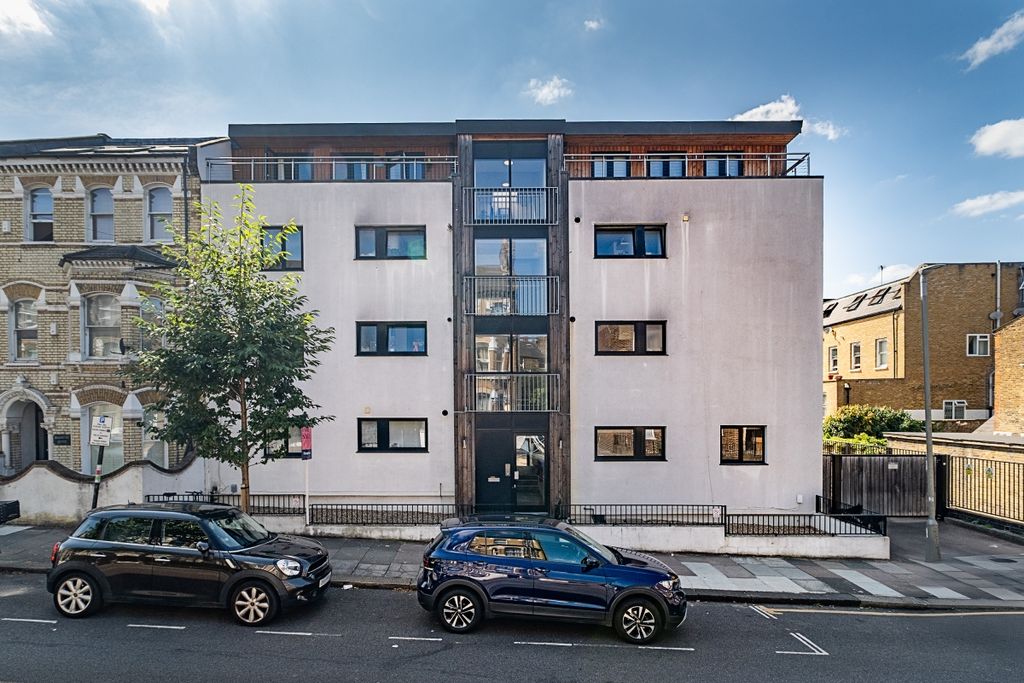 Property photo 2 of 9 6A-Beauchamp-Road...