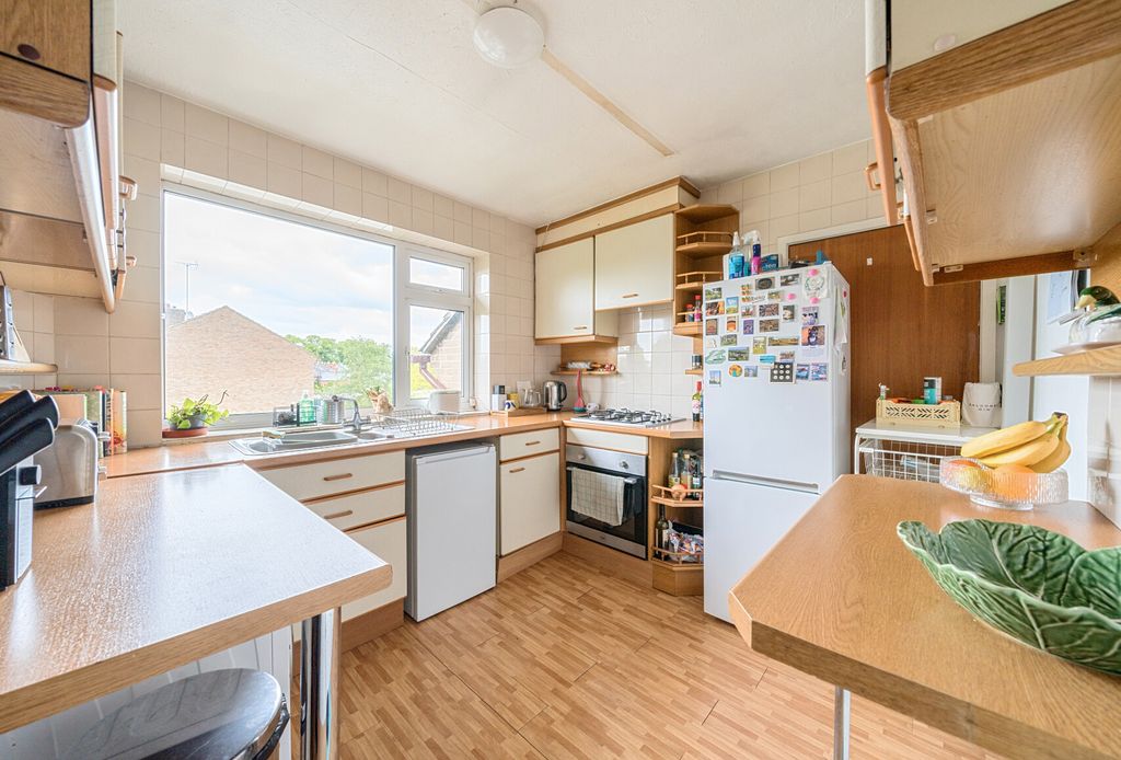 Property photo 3 of 11 1295013-15-682B76...