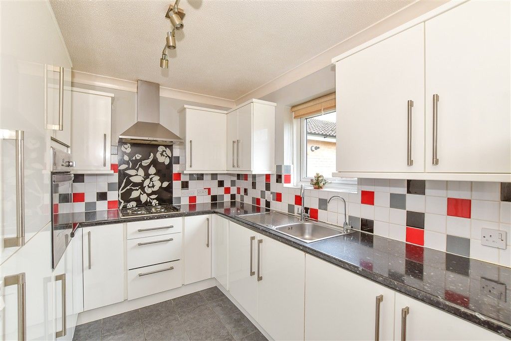 Property photo 3 of 8 Kitchen