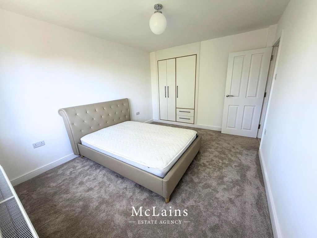 Property photo 1 of 7 Bedroom