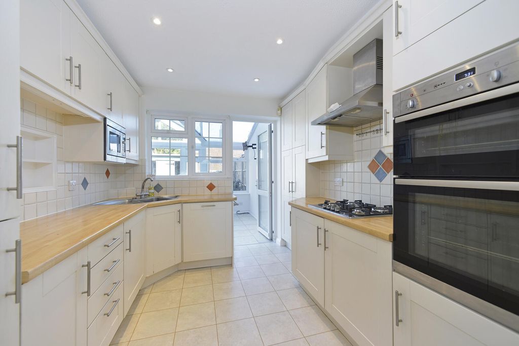 Property photo 2 of 15 Kitchen