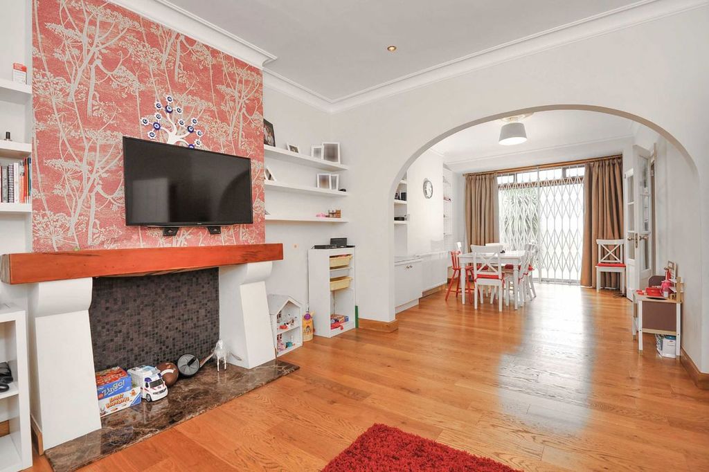 Property photo 2 of 8
