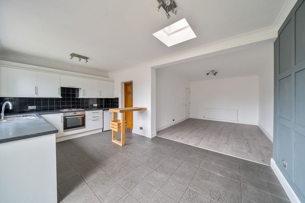 Property photo 2 of 20 1332625-6-6890c27...