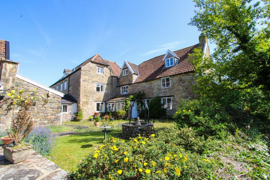 Property photo 2 of 37