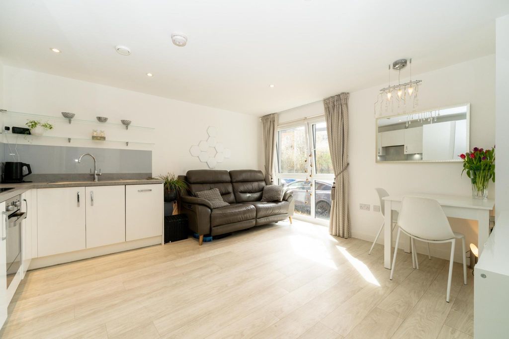 Property photo 3 of 10 Gallery