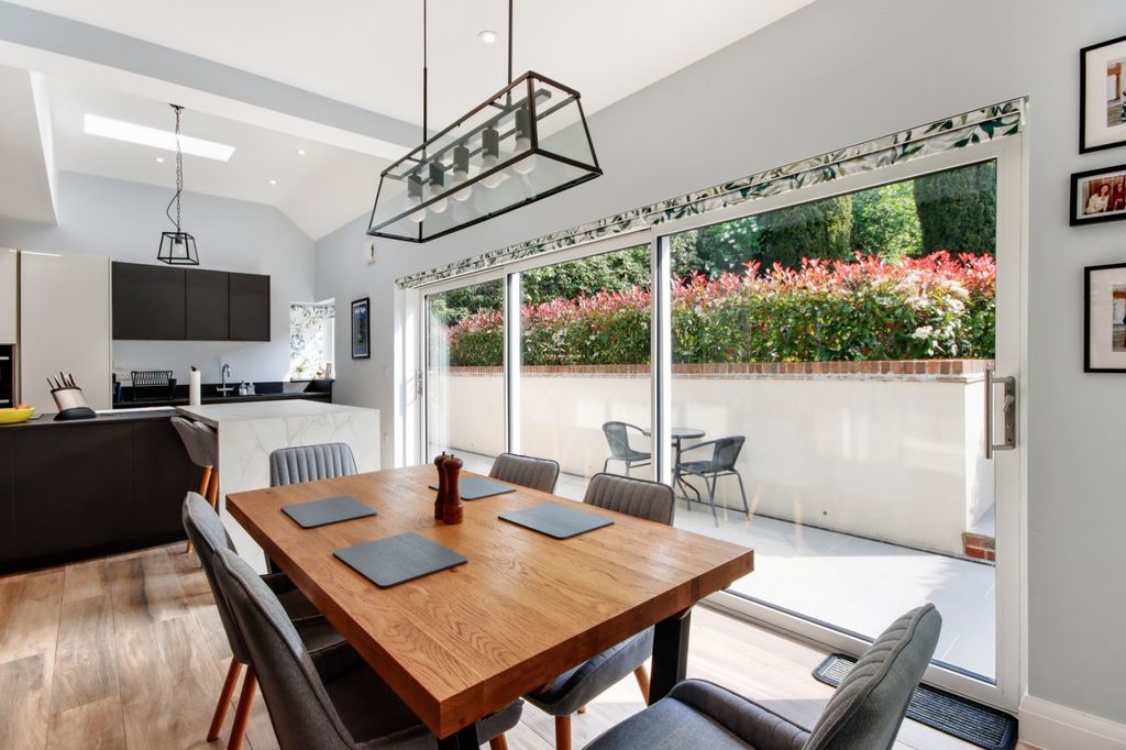 Property photo 3 of 14 Dining Area
