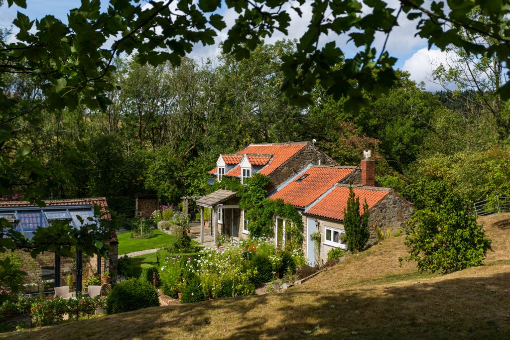 Property photo 3 of 31 Lodge Farm